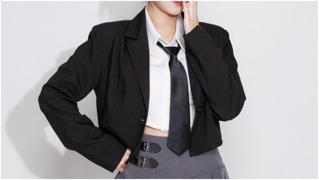 Monochrome Black/White Summer Looks Still Feel Timeless