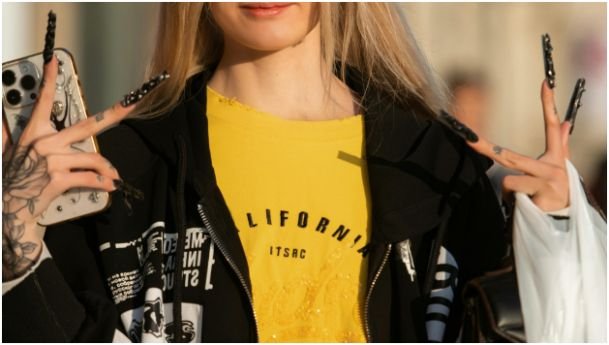 Oversized T-Shirt Outfit Ideas for Women